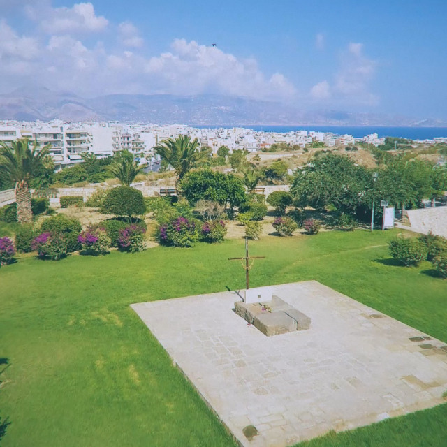 Nikos Kazantzakis’ tomb