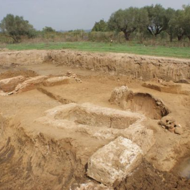 Αποκάλυψη οκτώ τάφων σε σωστική ανασκαφική έρευνα στην Ηλεία