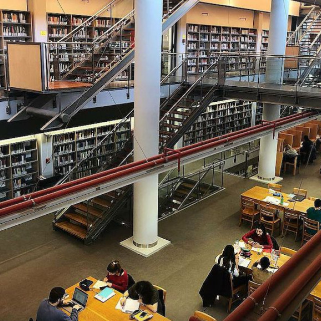 Η ΒΙΒΛΙΟΘΗΚΗ ΤΗΣ ΦΙΛΟΣΟΦΙΚΗΣ ΣΧΟΛΗΣ ΤΟΥ ΠΑΝΕΠΙΣΤΗΜΙΟΥ ΑΘΗΝΩΝ