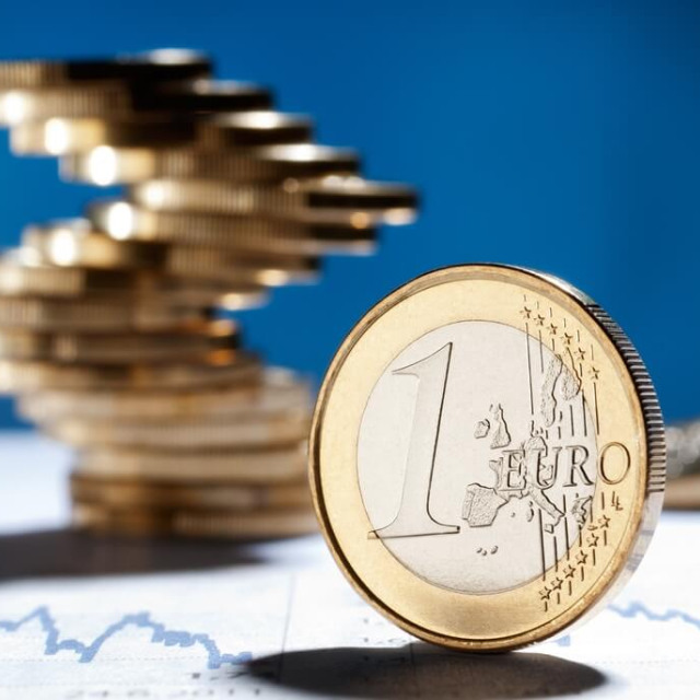 ΑΓΩΝΙΑ ΓΙΑ ΤΟ ΠΩΣ ΘΑ ΠΛΗΡΩΘΕΙ ΧΡΕΟΣ 21,6 ΔΙΣ. ΕΥΡΩ ΕΩΣ ΤΟΝ ΙΟΥΛΙΟ