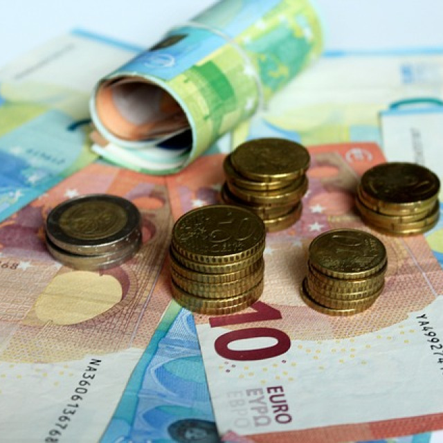 Η FED ΑΡΓΕΙ ΓΙΑ ΤΑ ΕΠΙΤΟΚΙΑ – ΤΟ ΖΥΓΙΣΜΑ ΤΗΣ ΕΚΤ ΜΕ ΤΟΝ ΠΛΗΘΩΡΙΣΜΟ