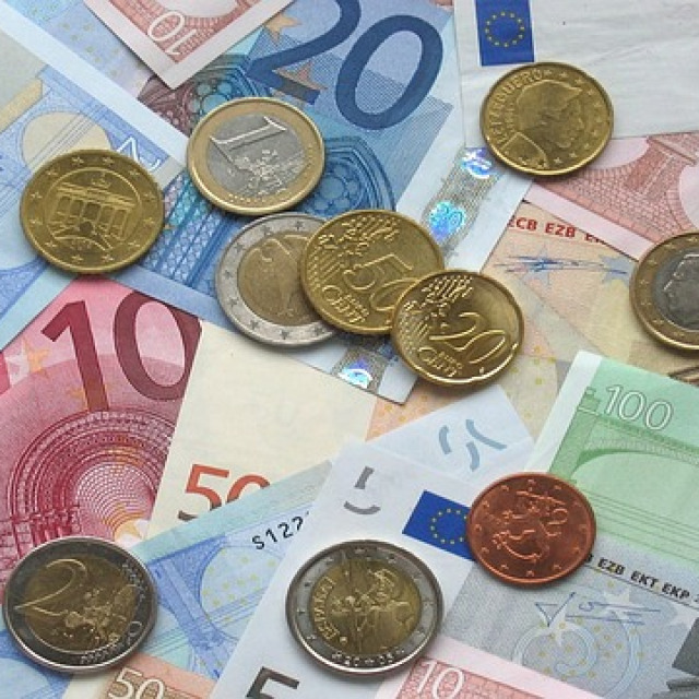 ΟΙΚΟΝΟΜΙΑ: ΑΝΤΟΧΕΣ ΚΑΙ ΠΡΑΓΜΑΤΙΚΟΤΗΤΑ