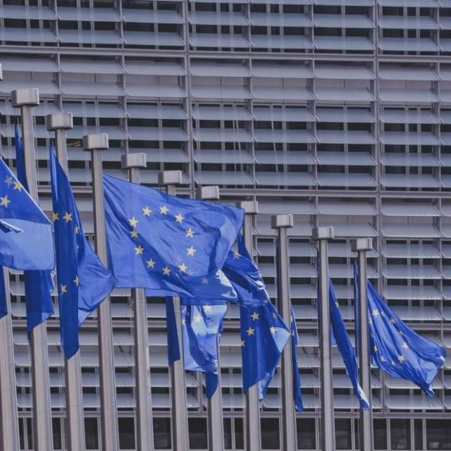 EUROGROUP ΚΑΙ ΑΒΕΒΑΙΟΤΗΤΑ