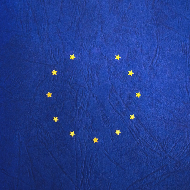 Η ΕΥΡΩΠΗ ΣΕ ΑΝΑΤΑΡΑΧΗ;