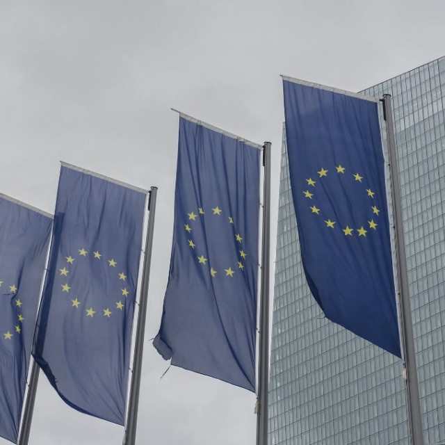 Η ΕΥΡΩΠΑΪΚΗ ΔΙΑΧΕΙΡΙΣΗ ΤΟΥ ΧΡΕΟΥΣ
