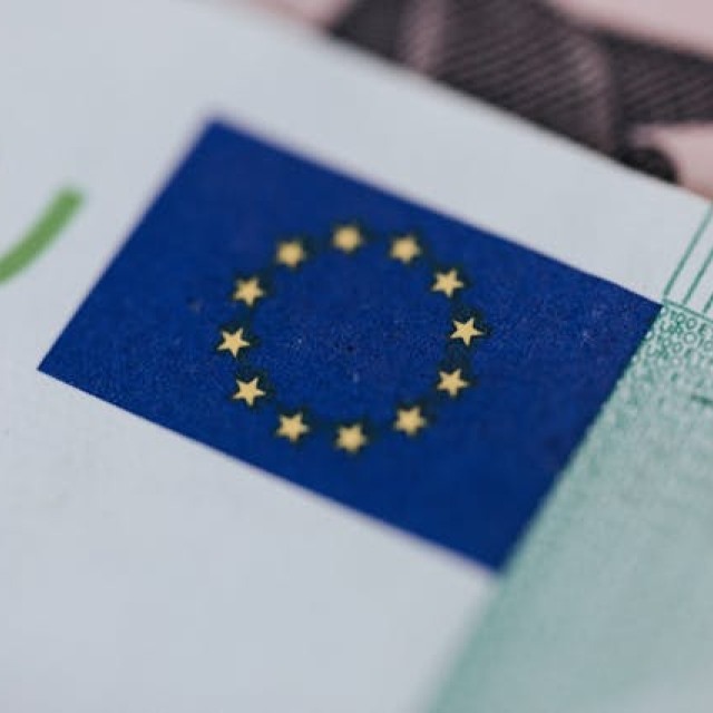 ΓΙΑΤΙ ΑΝΑΘΕΩΡΕΙΤΑΙ ΠΡΟΣ ΤΑ ΚΑΤΩ ΤΟ ΑΕΠ ΤΗΣ ΕΥΡΩΖΩΝΗΣ