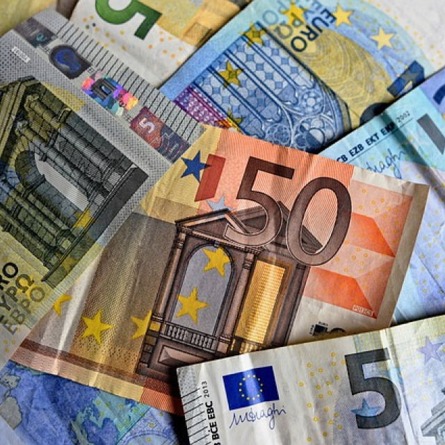ΑΝΑΠΤΥΞΗ 0,9% ΚΑΙ ΠΛΗΘΩΡΙΣΜΟ 4,7% ΠΡΟΒΛΕΠΟΥΝ ΓΙΑ ΤΟ 2023