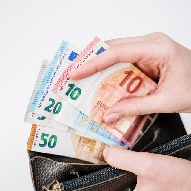 ΠΑΡΑΓΩΓΙΚΟΣ ΕΚΣΥΓΧΡΟΝΙΣΜΟΣ VS ΧΡΗΜΑΤΟΟΙΚΟΝΟΜΙΚΟΥ ΕΠΕΚΤΑΤΙΣΜΟΥ ΚΑΙ Η ΠΟΛΙΤΙΚΗ