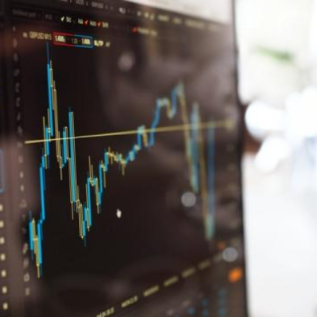 Η ΥΦΕΣΗ ΔΕΝ ΘΑ ΞΕΠΕΡΑΣΕΙ ΤΟ 10% ΠΑΡΑ ΤΟ LOCKDOWN