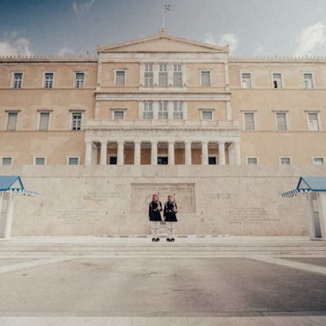 ΟΙ ΠΡΟΟΠΤΙΚΕΣ ΤΗΣ ΕΛΛΗΝΙΚΗΣ ΟΙΚΟΝΟΜΙΑΣ ΤΟ 2025
