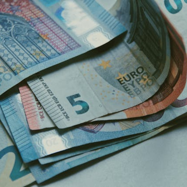 ΠΙΟ ΑΙΣΙΟΔΟΞΕΣ ΟΙ ΠΡΟΟΠΤΙΚΕΣ ΓΙΑ ΤΗΝ ΕΛΛΗΝΙΚΗ ΟΙΚΟΝΟΜΙΑ – ΟΙ ΝΕΕΣ ΠΡΟΒΛΕΨΕΙΣ