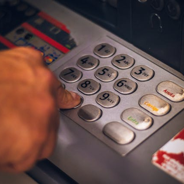 ΟΛΙΓΟΠΩΛΙΟ ΣΤΙΣ ΤΡΑΠΕΖΕΣ: ΕΝΑ ΕΜΠΟΔΙΟ ΓΙΑ ΤΗΝ ΕΛΛΗΝΙΚΗ ΟΙΚΟΝΟΜΙΚΗ ΑΝΑΠΤΥΞΗ