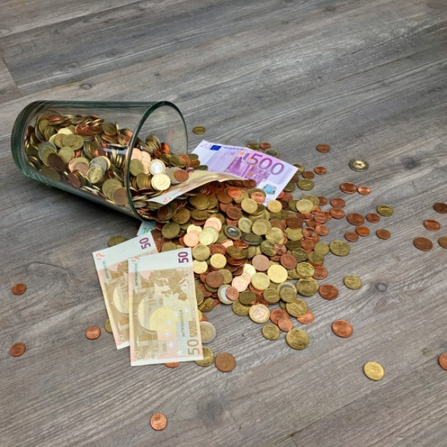 ΟΙ ΤΡΑΠΕΖΕΣ ΠΛΗΡΩΝΟΥΝ ΤΟ ΛΟΓΑΡΙΑΣΜΟ ΤΟΥ ΤΡΙΤΟΥ ΜΝΗΜΟΝΙΟΥ