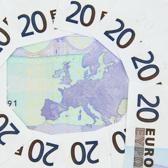 ΤΡΑΠΕΖΙΚΕΣ ΠΙΕΣΕΙΣ ΚΑΙ ΔΙΑΤΗΡΗΣΗ ΤΗΣ ΣΥΣΣΩΡΕΥΣΗΣ