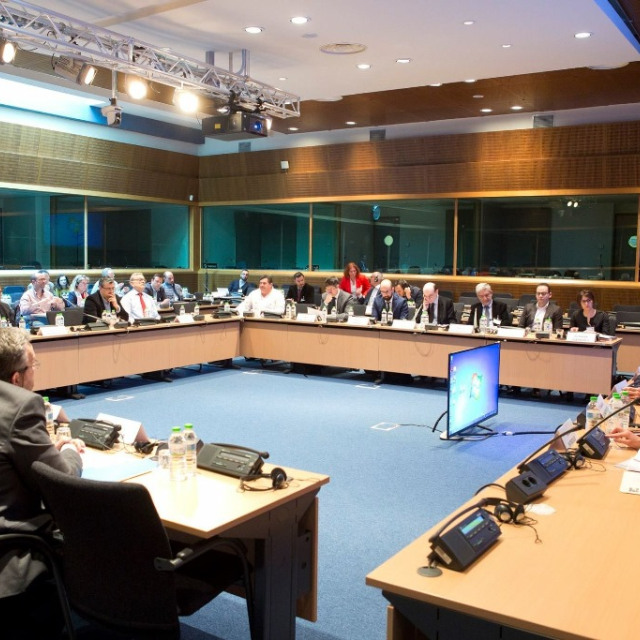 ΔΙΑΡΘΡΩΤΙΚΗ ΑΝΕΡΓΙΑ ΚΑΙ ΠΡΟΟΠΤΙΚΕΣ ΤΗΣ ΕΛΛΗΝΙΚΗΣ ΑΓΟΡΑΣ ΕΡΓΑΣΙΑΣ