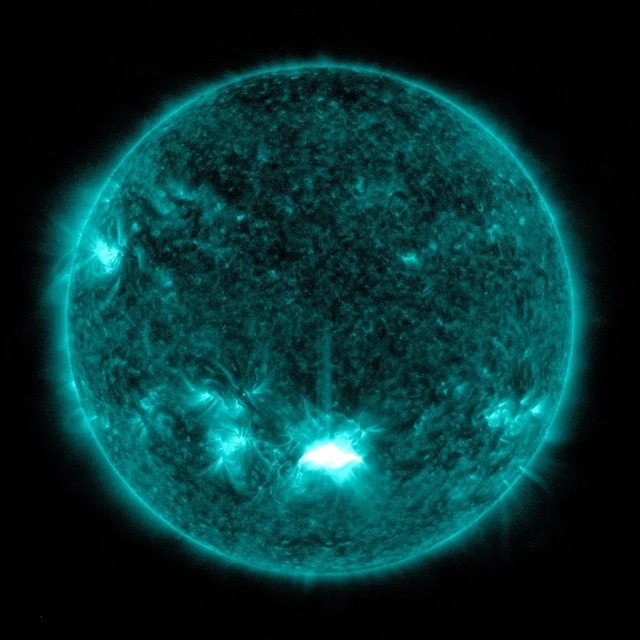NASA: Iσχυρή ηλιακή έκλαμψη που ίσως φθάσει και σήμερα στη Γη