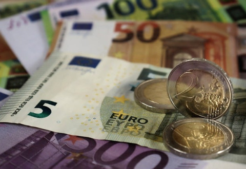 “ΘΑ ΑΥΞΗΘΟΥΝ ΟΙ ΜΙΣΘΟΙ ΤΗΝ ΕΠΟΜΕΝΗ ΤΡΙΕΤΙΑ, ΑΛΛΑ Η ΑΚΡΙΒΕΙΑ ΘΑ ΠΑΡΑΜΕΙΝΕΙ”