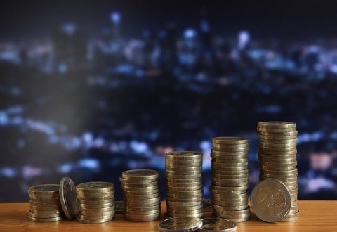 ΟΡΙΑΚΑ ΚΑΤΩ ΑΠΟ ΤΗ ΖΩΝΗ ΚΙΝΔΥΝΟΥ Η ΕΛΛΗΝΙΚΗ ΟΙΚΟΝΟΜΙΑ
