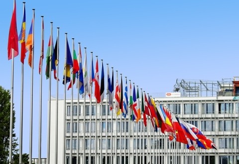 ΕΥΡΩΠΑΪΚΗ ΟΙΚΟΝΟΜΙΑ: ΑΧΤΙΔΕΣ ΑΙΣΙΟΔΟΞΙΑΣ – ΤΑ ΣΤΟΙΧΕΙΑ ΓΙΑ ΑΝΑΠΤΥΞΗ ΚΑΙ ΠΛΗΘΩΡΙΣΜΟ