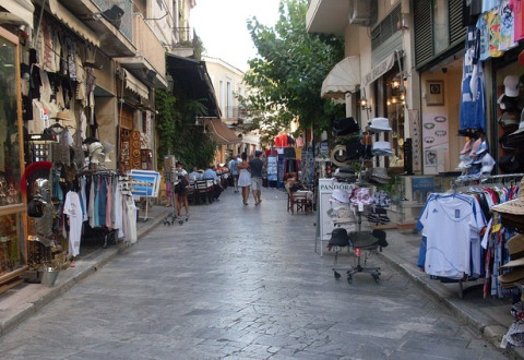 ΕΙΚΟΣΙ ΔΥΟ ΟΙΚΟΙ ΠΡΟΒΛΕΠΟΥΝ ΤΟ ΑΕΠ ΚΑΙ ΤΟΝ ΠΛΗΘΩΡΙΣΜΟ ΓΙΑ ΤΗΝ ΕΛΛΗΝΙΚΗ ΟΙΚΟΝΟΜΙΑ ΓΙΑ ΤΟ 2025-2026