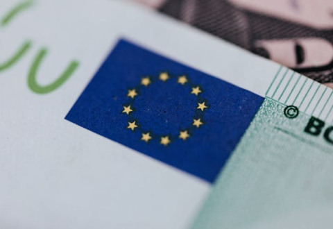 ΓΙΑΤΙ ΑΝΑΘΕΩΡΕΙΤΑΙ ΠΡΟΣ ΤΑ ΚΑΤΩ ΤΟ ΑΕΠ ΤΗΣ ΕΥΡΩΖΩΝΗΣ