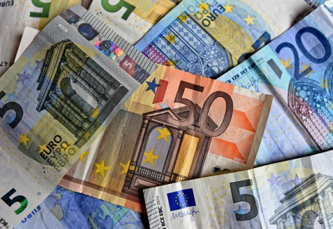 ΑΝΑΠΤΥΞΗ 0,9% ΚΑΙ ΠΛΗΘΩΡΙΣΜΟ 4,7% ΠΡΟΒΛΕΠΟΥΝ ΓΙΑ ΤΟ 2023