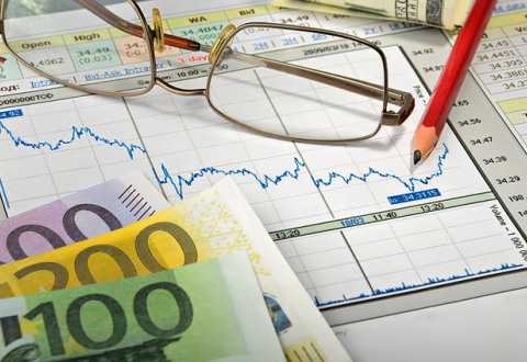 ΠΡΟΒΛΕΨΕΙΣ ΓΙΑ ΑΥΞΗΜΕΝΟ ΑΕΠ ΚΑΙ ΜΕΙΩΜΕΝΟ ΠΛΗΘΩΡΙΣΜΟ (ΠΡΙΝ ΑΠΟ ΤΙΣ ΠΛΗΜΜΥΡΕΣ)