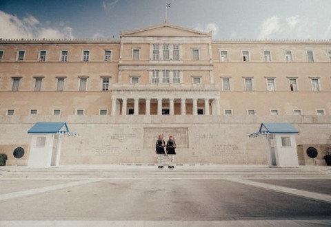 ΟΙ ΠΡΟΟΠΤΙΚΕΣ ΤΗΣ ΕΛΛΗΝΙΚΗΣ ΟΙΚΟΝΟΜΙΑΣ ΤΟ 2025