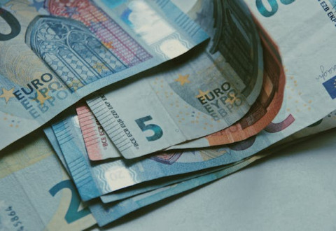 ΟΙ ΧΩΡΕΣ ΤΗΣ ΕΥΡΩΖΩΝΗΣ ΜΕ ΤΟ ΥΨΗΛΟΤΕΡΟ ΔΗΜΟΣΙΟ ΧΡΕΟΣ – ΠΟΣΟ ΕΥΑΛΩΤΗ ΕΙΝΑΙ Η ΕΛΛΑΔΑ;