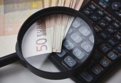 ΕΙΣΟΔΗΜΑΤΙΚΗ ΑΝΑΣΦΑΛΕΙΑ ΚΑΙ ΑΣΦΑΛΕΙΑ ΚΑΘΗΜΕΡΙΝΟΤΗΤΑΣ