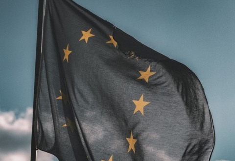 Η ΕΥΡΩΠΗ ΜΠΡΟΣΤΑ ΣΕ ΥΠΑΡΞΙΑΚΑ ΠΡΟΒΛΗΜΑΤΑ