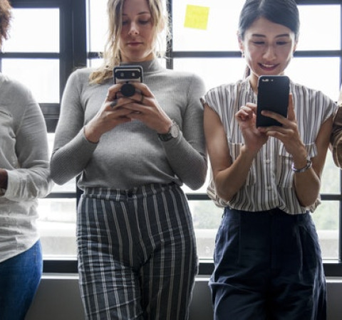 Κι όμως, τα smarthphone μάς επηρεάζουν περισσότερο από όσο νομίζαμε